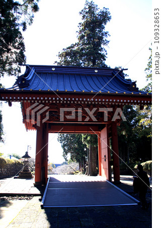 静岡県　「大石寺」二天門 109328653
