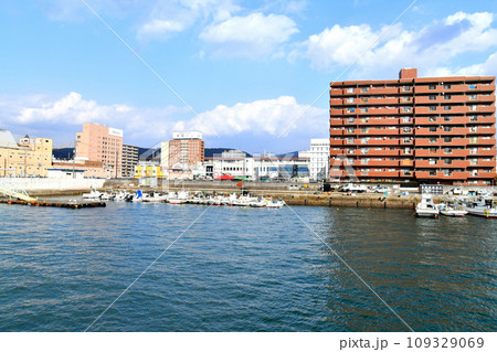 徳山下松港より徳山駅方面を望む(山口県周南市)【2023.11】 徳山下松港より徳山駅方面を望む(山口県周南市)【2023.11】 109329069