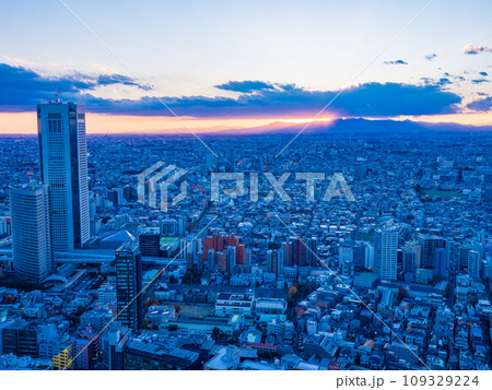 (東京都)都庁から眺める東京都市風景 夕景 (東京都)都庁から眺める東京都市風景 夕景 109329224