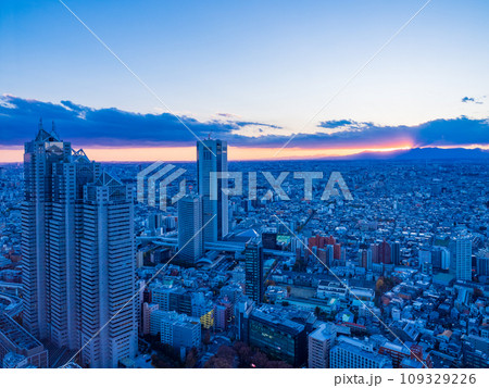 (東京都)都庁から眺める東京都市風景 夕景 (東京都)都庁から眺める東京都市風景 夕景 109329226