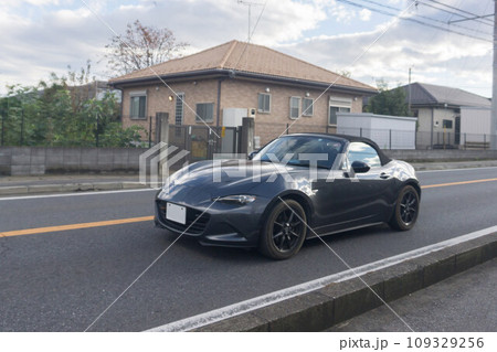 スポーツカー 道路走行 スポーツカー 道路走行 109329256