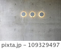 コンクリート壁の照明 109329497
