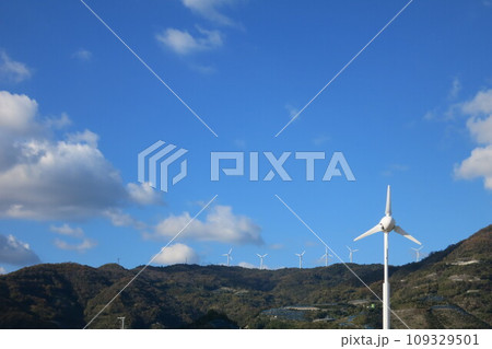 近くと遠くの風力発電 近くと遠くの風力発電 109329501
