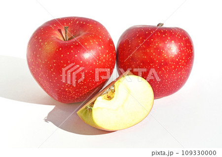 小雪が舞っているような果点のあるりんご、千雪 109330000