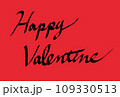 赤い背景に英語の筆記体ハッピーバレンタインの手書き文字 109330513