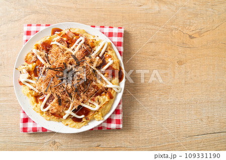 Japanese Traditional Pizza that called Okonomiyaki Japanese Traditional Pizza that called Okonomiyaki 109331190