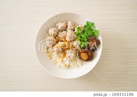 Dried Rice Porridge with Boiled Pork Bowl Dried Rice Porridge with Boiled Pork Bowl 109331196