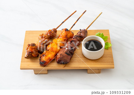 Japanese chicken grill or yakitori serve in izakaya style 109331209