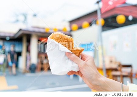 Taiyaki - pancake fish shave in Japanese style 109331292