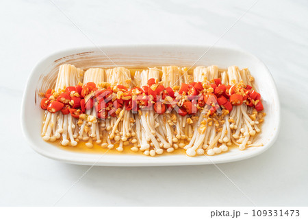steamed golden needle mushroom or enokitake with soy sauce, chilli and garlic steamed golden needle mushroom or enokitake with soy sauce, chilli and garlic 109331473