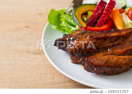 barbecue pork spare ribs with vegetables barbecue pork spare ribs with vegetables 109331707