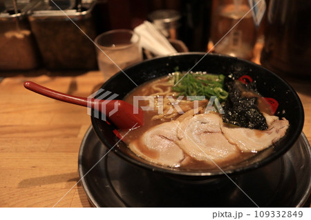 こってり濃厚ラーメン 109332849
