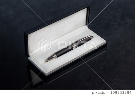 Fountain pen on marble and gray background. Gift concept. 109333294