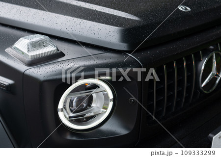 現行型人気SUVのリング型LEDヘッドライト 109333299