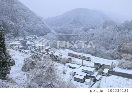 雪景色の会津鉄道 雪景色の会津鉄道 109334181
