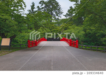 青森 弘前城 杉の大橋 109334640