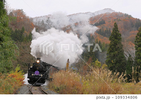 紅葉と雪景色の磐越西線SL 紅葉と雪景色の磐越西線SL 109334806