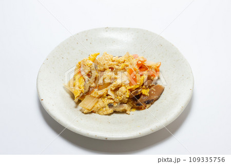 鶏肉と野菜の卵とじ 109335756