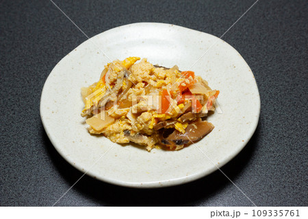 鶏肉と野菜の卵とじ 鶏肉と野菜の卵とじ 109335761