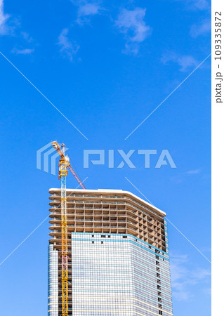 construction of multi-storey building on sunny day 109335872