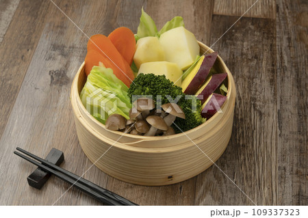 温野菜　蒸し野菜　 109337323