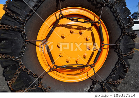 除雪車のタイヤチェーン 109337514