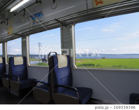 のと鉄道 普通列車 海車窓 109339396