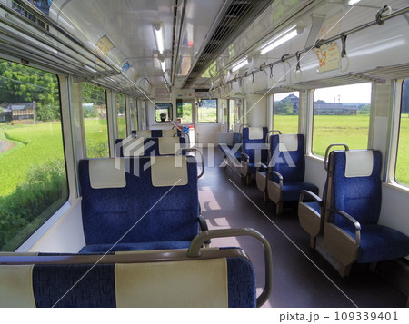 のと鉄道 普通列車 NT201車内 109339401