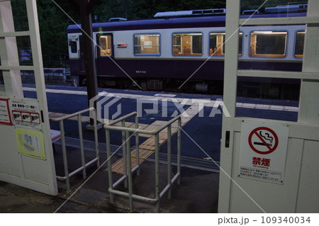 わたらせ渓谷鐵道 足尾駅 駅舎内改札ラッチ 109340034