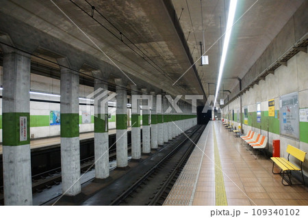 長野電鉄の風景 市役所前駅 長野電鉄の風景 市役所前駅 109340102