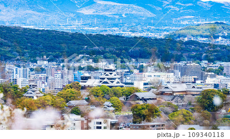 熊本城 桜咲く季節 観光スポット花岡山展望所から観える都市風景(熊本市) 熊本城 桜咲く季節 観光スポット花岡山展望所から観える都市風景(熊本市) 109340118