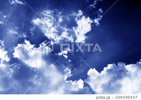 サンパウロの夏の雲と青空　ブラジル 109340437