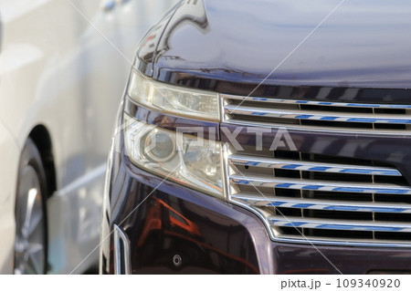 車のヘッドライト 109340920