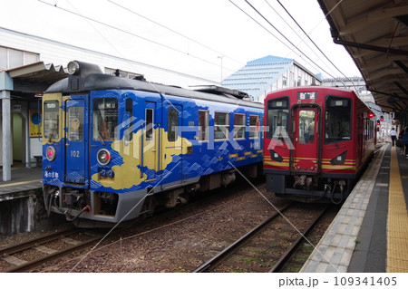 京都丹後鉄道 宮津駅 KTR100形とKTR300形 109341405