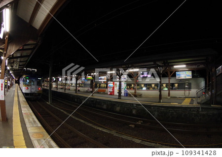 京都丹後鉄道 夜の天橋立駅 KTR801と289系 京都丹後鉄道 夜の天橋立駅 KTR801と289系 109341428