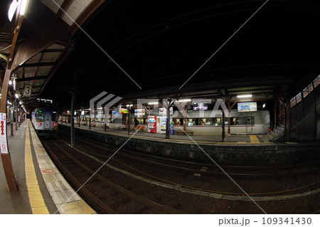 京都丹後鉄道 夜の天橋立駅 KTR801と289系 109341430