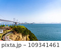 瀬戸大橋と瀬戸内海の海と空 109341461
