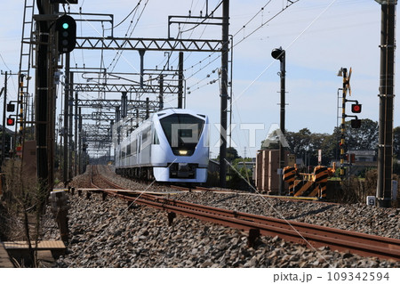 東武日光線を走るスペーシアXの電車 東武日光線を走るスペーシアXの電車 109342594