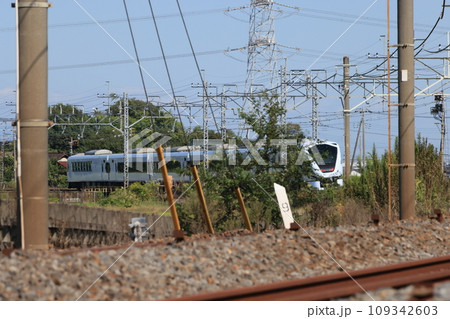 東武日光線を走るスペーシアXの電車 東武日光線を走るスペーシアXの電車 109342603