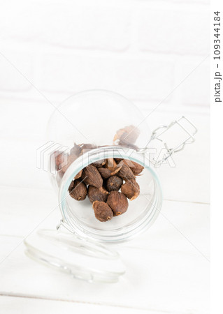 spice seasoning herbs 109344184