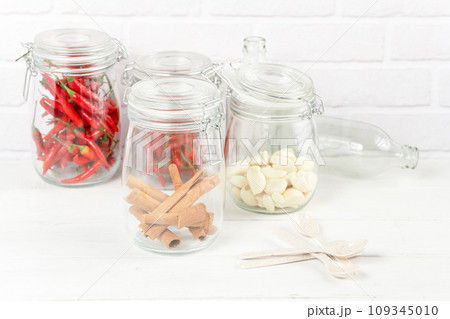 Spices: star anise, cinnamon, bay leaves, fennel, chili pepper and garlic Spices: star anise, cinnamon, bay leaves, fennel, chili pepper and garlic 109345010