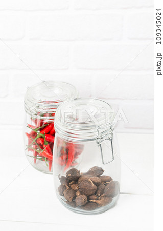 Spices: star anise, cinnamon, bay leaves, fennel, chili pepper and garlic Spices: star anise, cinnamon, bay leaves, fennel, chili pepper and garlic 109345024