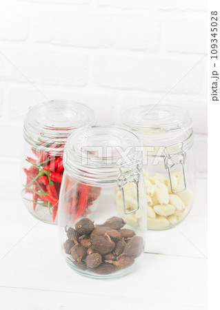 Spices: star anise, cinnamon, bay leaves, fennel, chili pepper and garlic Spices: star anise, cinnamon, bay leaves, fennel, chili pepper and garlic 109345028