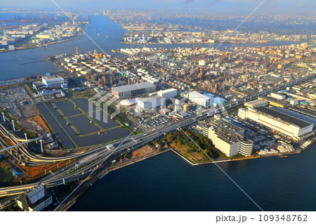 上空より浮島(手前)、東扇島周辺、横浜市方面を望む(神奈川県川崎市)【2023.11】 109348762