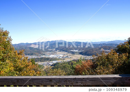 宮地山（愛知県豊川市）の展望の丘から眺める景色 109348979