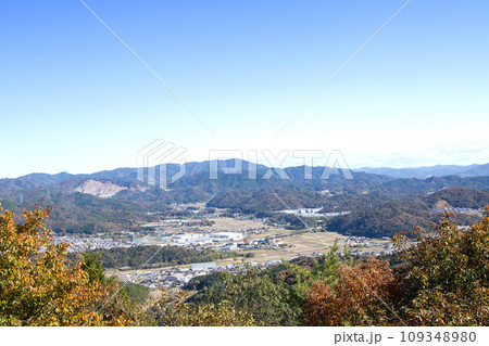 宮地山（愛知県豊川市）の展望の丘から眺める景色 109348980