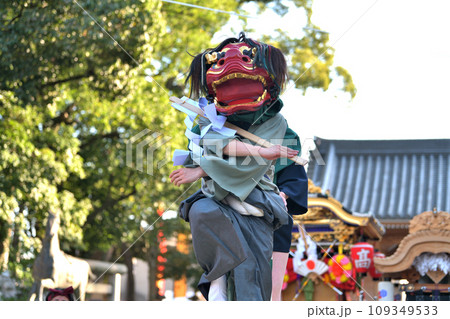 播州姫路の秋祭り 英賀神社の獅子舞 幣の舞 播州姫路の秋祭り 英賀神社の獅子舞 幣の舞 109349533