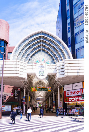 天文館 は 鹿児島 の グルメ と 買い物 の 中心地 【 鹿児島市 の 都市風景 】 天文館 は 鹿児島 の グルメ と 買い物 の 中心地 【 鹿児島市 の 都市風景 】 109349764