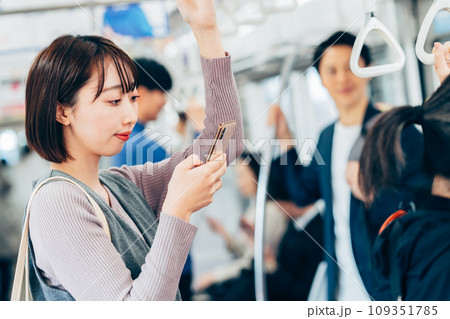 通勤電車　撮影協力「京王電鉄株式会社」 109351785