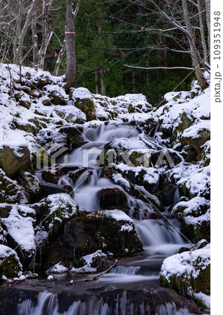 冬の横倉滝 冬の横倉滝 109351948